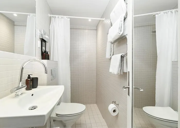 מלון Kong Arthur 4*